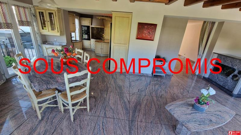 Maison traditionnelle - 164 m² - 5 pièces