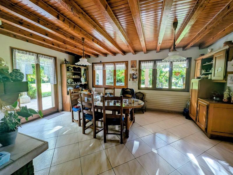 Maison - 201 m² - 7 pièces