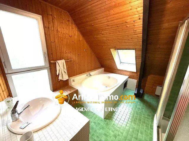 Maison - 215 m² - 7 pièces