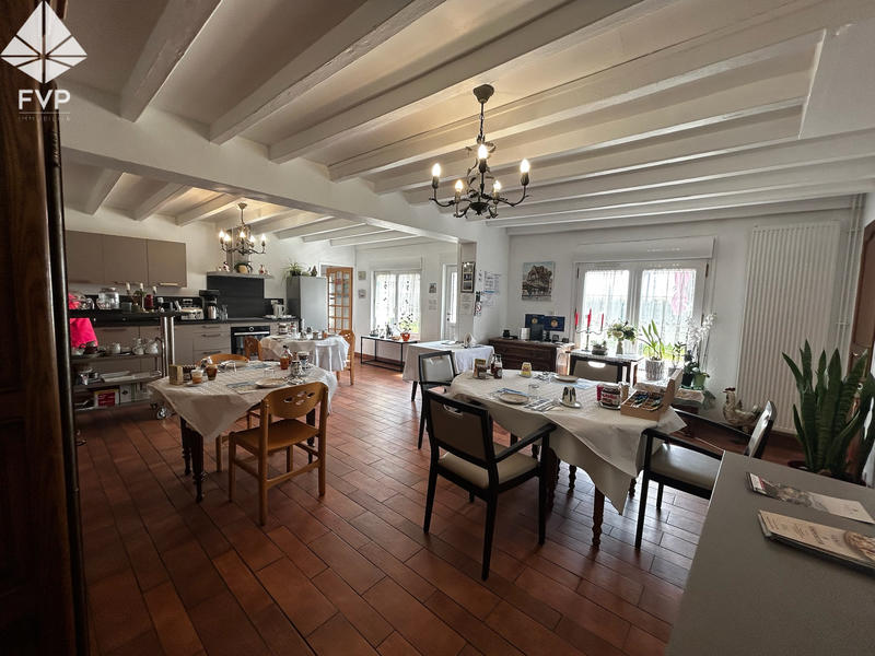 Maison - 250 m² - 8 pièces