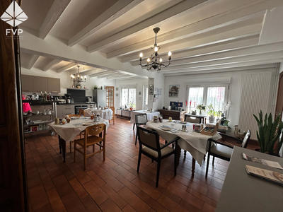 Maison - 250 m² - 8 pièces