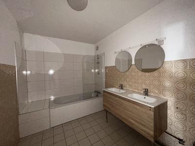 Appartement - 99 m² - 4 pièces