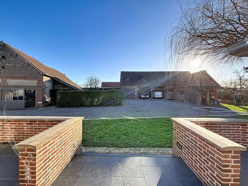 Maison - 240 m² - 8 pièces