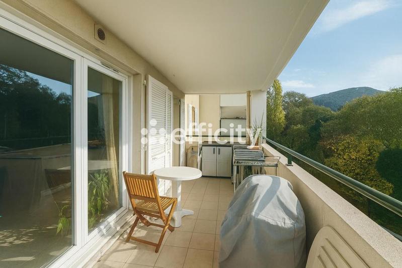 Appartement - 86 m² - 4 pièces