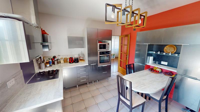 Maison - 180 m² - 6 pièces