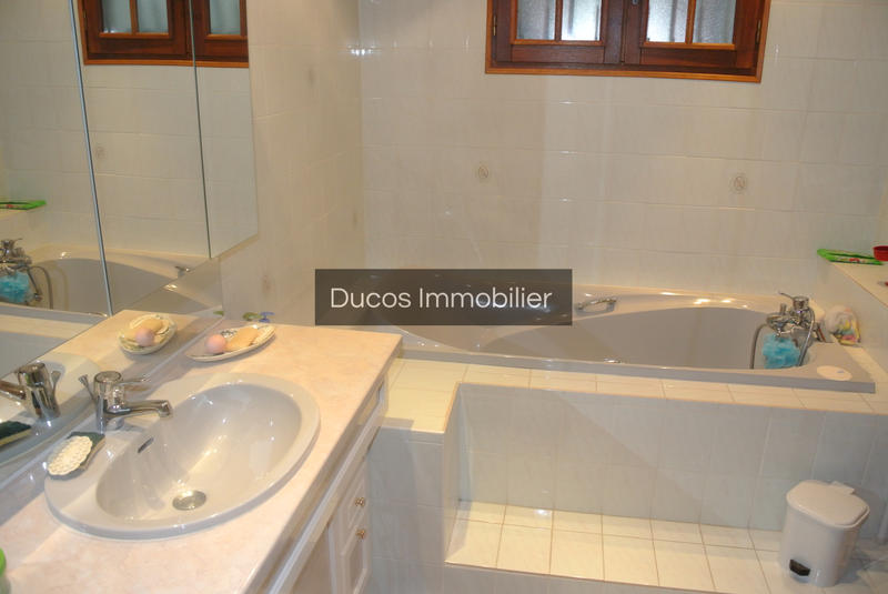 Maison - 460 m² - 10 pièces