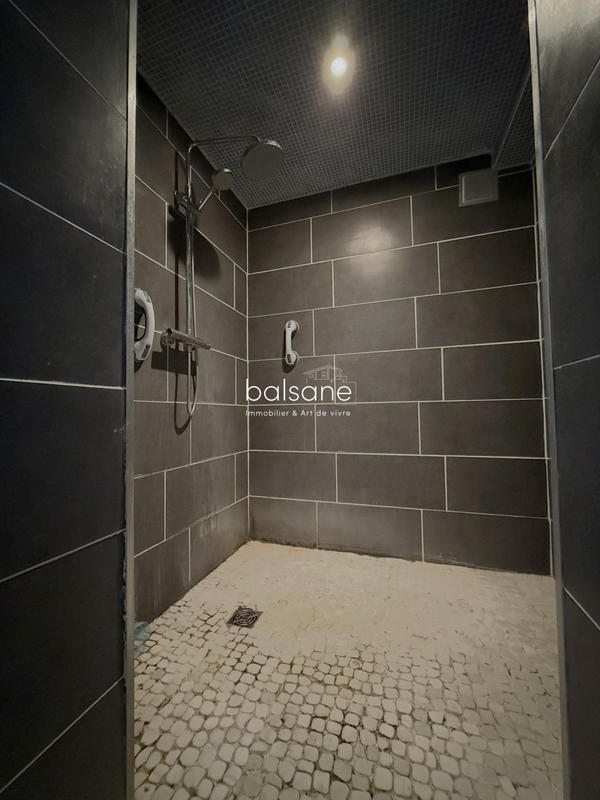 Maison - 242 m² - 6 pièces