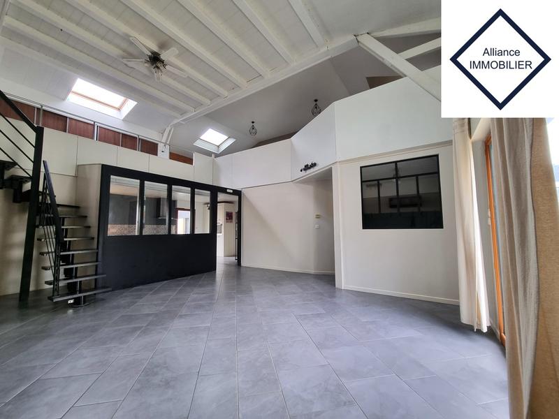 Maison - 215 m² - 8 pièces