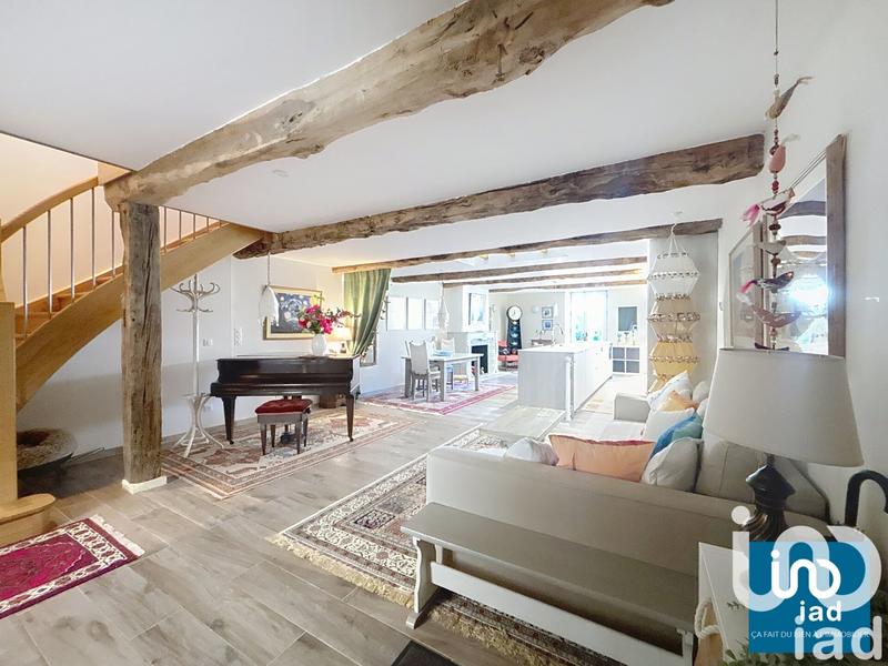 Maison - 220 m² - 11 pièces