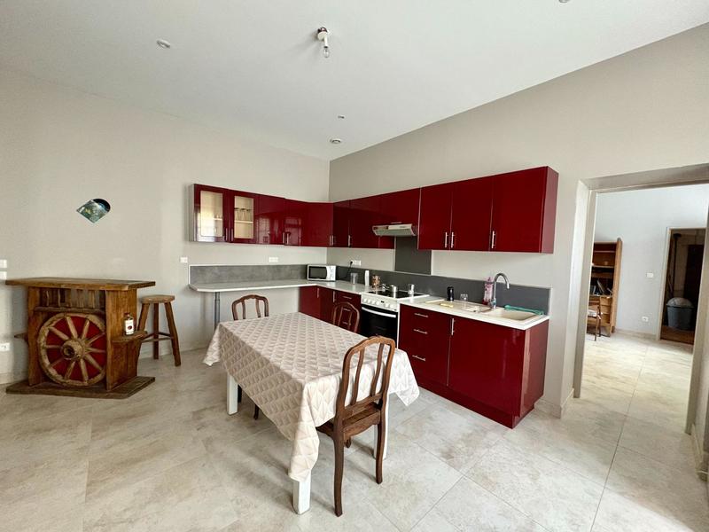 Maison - 240 m² - 7 pièces