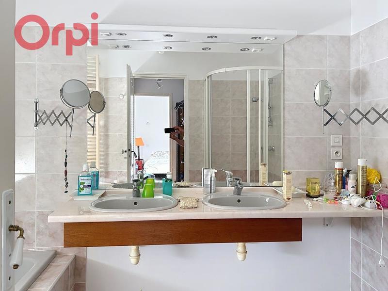 Maison - 198 m² - 5 pièces