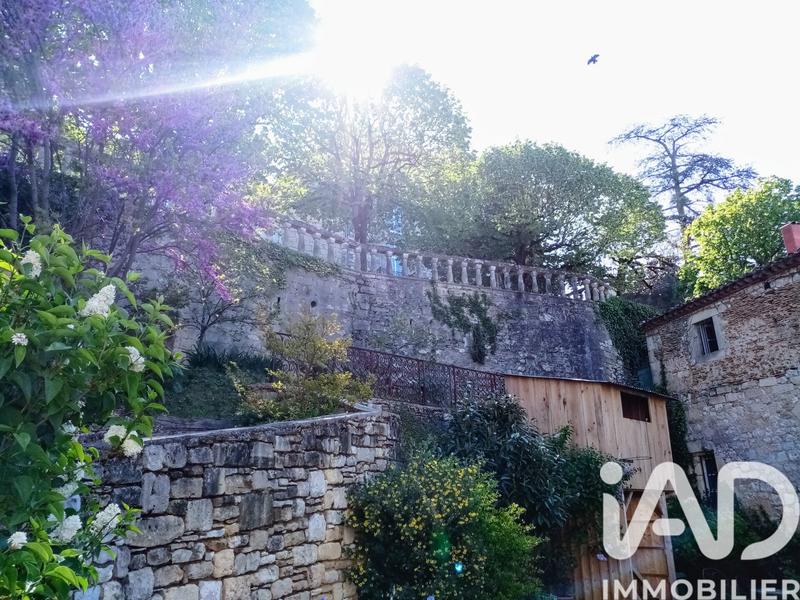 Maison - 322 m² - 9 pièces