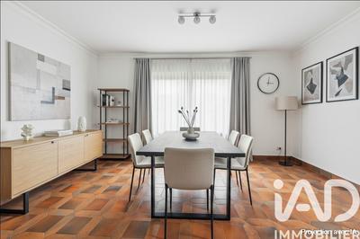 Maison - 230 m² - 9 pièces