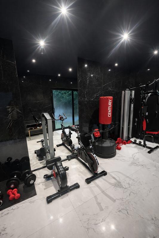 Maison - 302 m² - 11 pièces