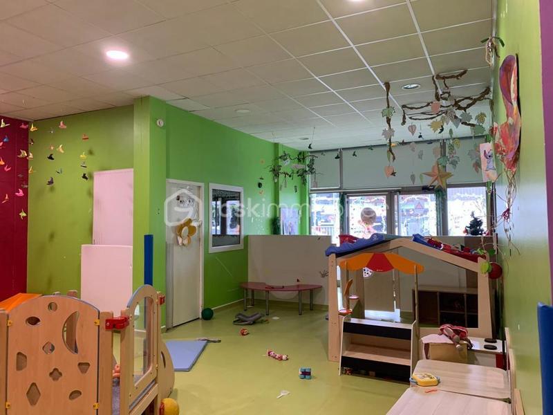 Local commercial - 210 m² - 6 pièces