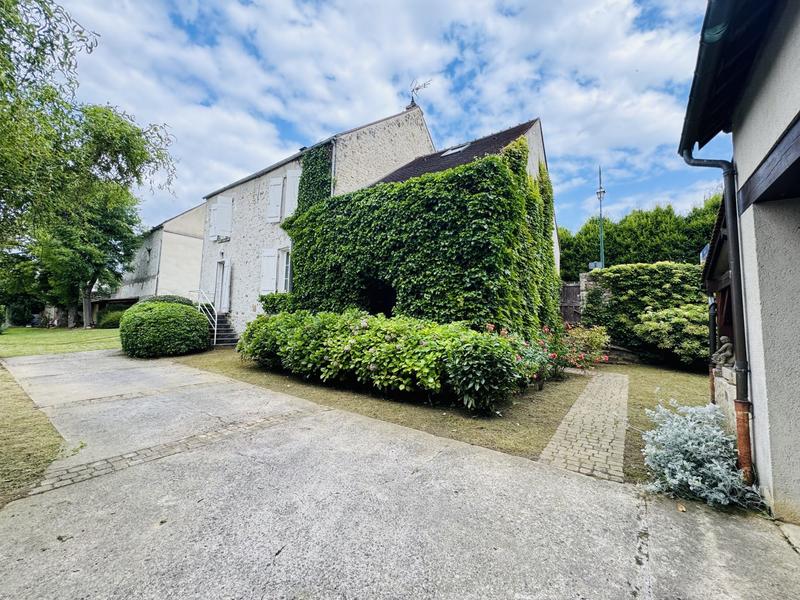 Maison ancienne - 222 m² - 8 pièces