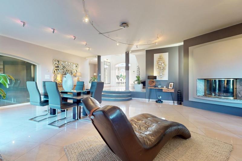 Maison contemporaine - 312 m² - 10 pièces