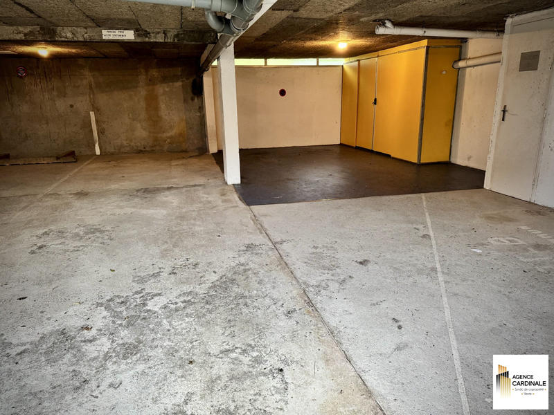 Parking / Garage - 19 m²