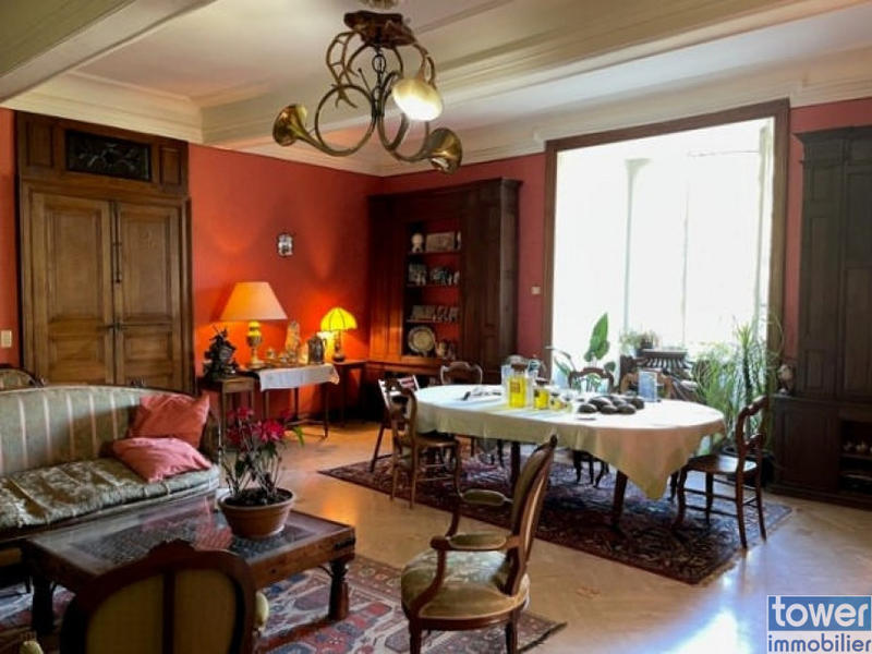 Maison - 750 m² - 10 pièces