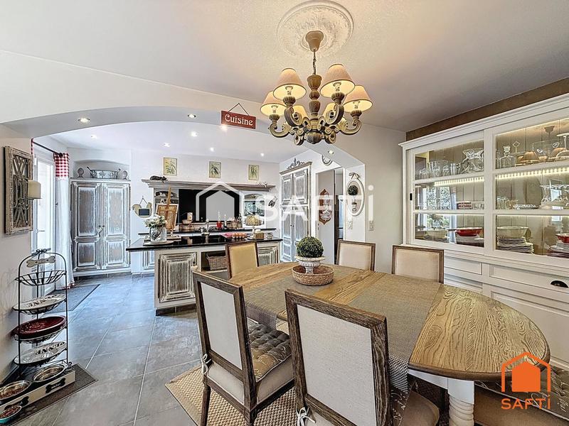 Maison - 140 m² - 5 pièces