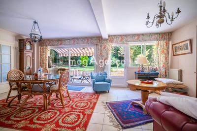 Maison - 307 m² - 13 pièces