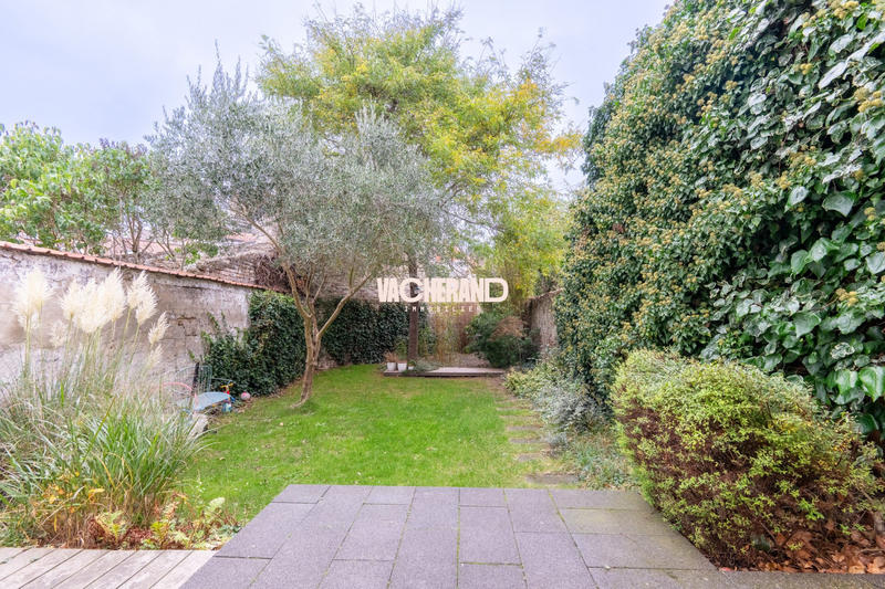 Maison - 200 m² - 8 pièces