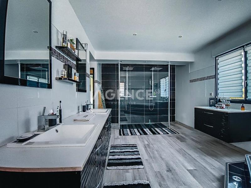 Propriété - 200 m² - 5 pièces