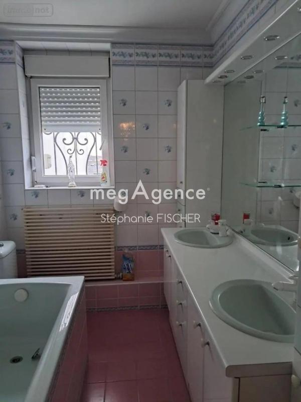 Maison - 236 m² - 9 pièces