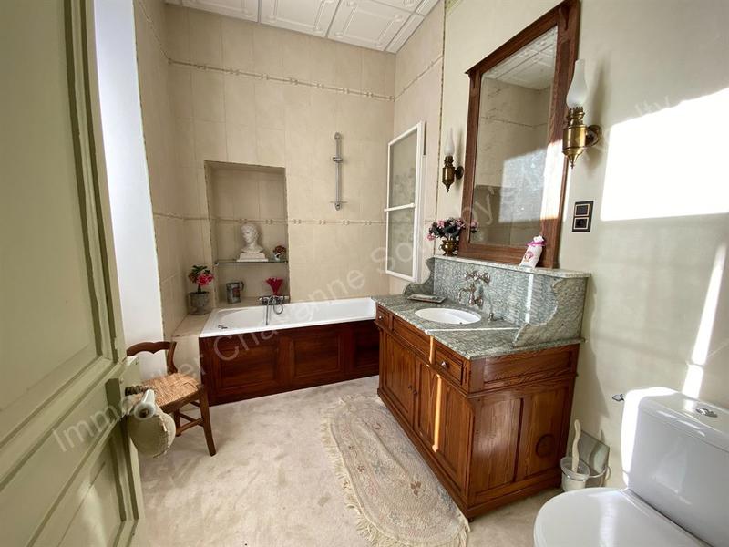 Maison - 552 m² - 11 pièces