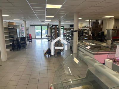 Local commercial - 223 m² - 4 pièces