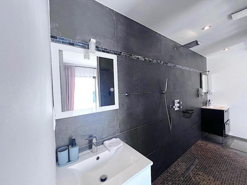 Villa - 200 m² - 5 pièces