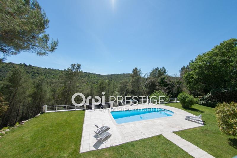 Villa - 325 m² - 6 pièces