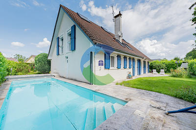 Maison - 215 m² - 8 pièces