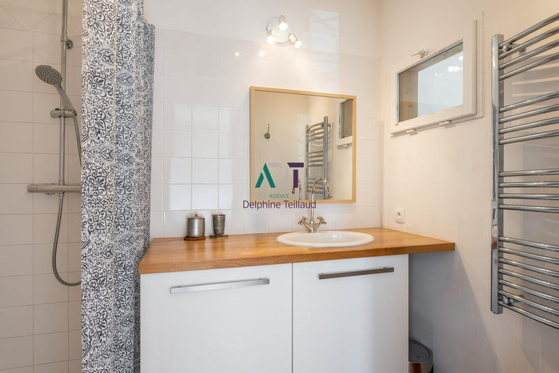 Maison - 240 m² - 8 pièces