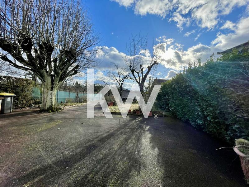 Maison - 205 m² - 7 pièces