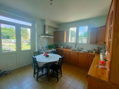 Maison - 300 m² - 8 pièces