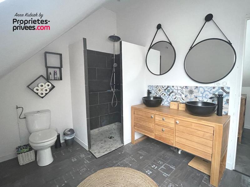 Maison - 195 m² - 9 pièces