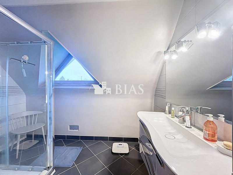 Maison - 183 m² - 8 pièces