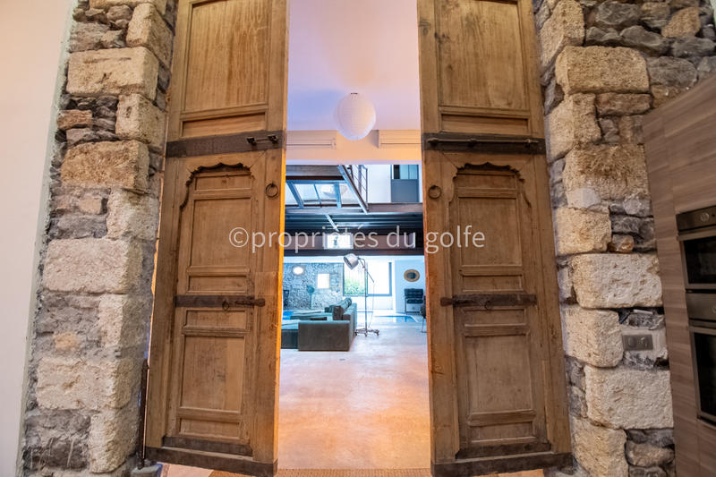 Appartement - 256 m² - 5 pièces