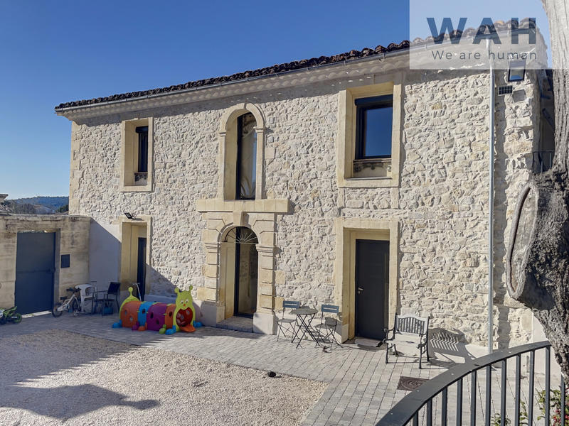 Propriété - 407 m² - 12 pièces