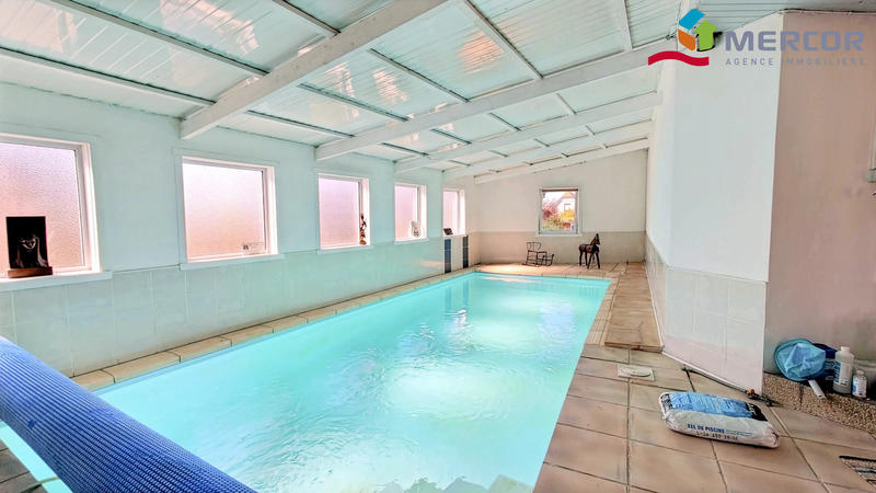 Maison - 250 m² - 4 pièces