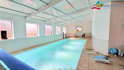 Maison - 250 m² - 4 pièces