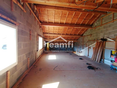 Maison - 210 m² - 5 pièces