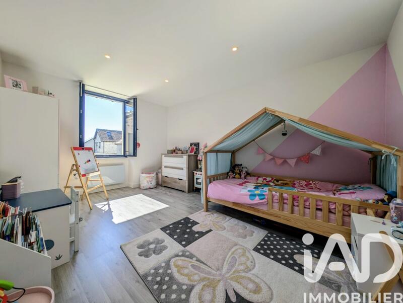 Maison - 210 m² - 6 pièces