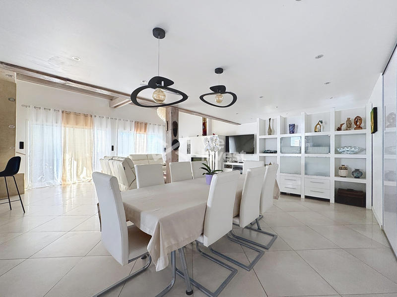 Villa - 258 m² - 10 pièces