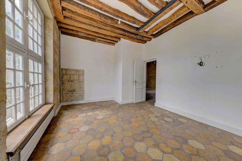 Maison - 573 m² - 6 pièces