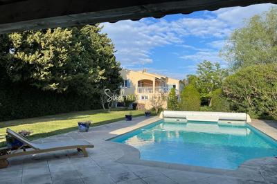 Maison - 256 m² - 8 pièces