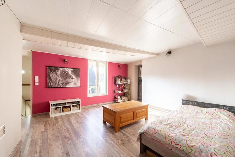 Maison - 240 m² - 10 pièces