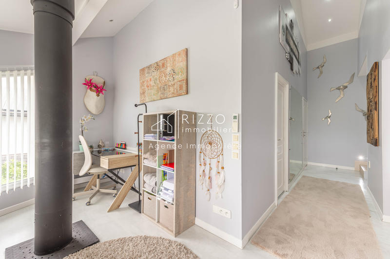 Maison - 242 m² - 8 pièces