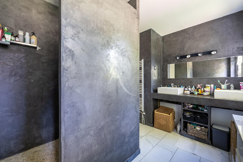 Maison - 203 m² - 7 pièces